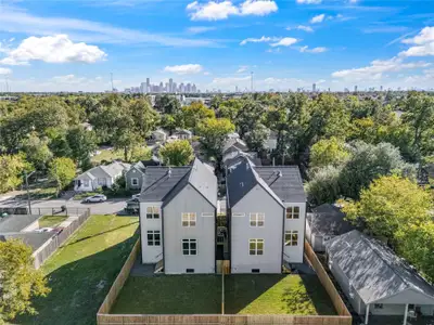 New construction Single-Family house 1421 E 36Th St, Houston, TX 77022 - image