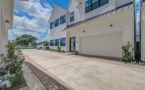 New construction Single-Family house 1651 Bingle Road, Houston, TX 77055 - photo 2 2