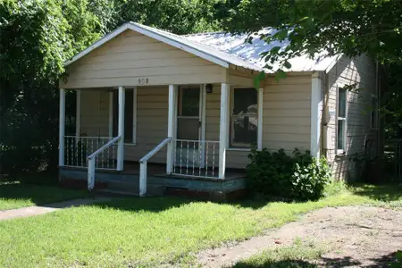 New construction Single-Family house 908 Franklin St, Weatherford, TX 76086 - image
