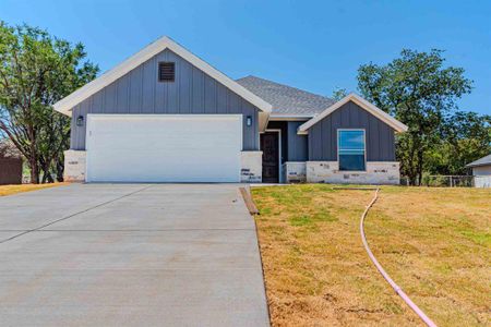New construction Single-Family house 5806 N Lakeside Hills Ct, Granbury, TX 76048 - image