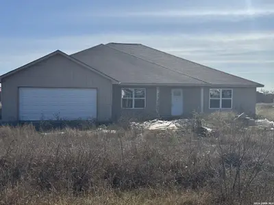 New construction Single-Family house 472 County Rd 679, Natalia, TX 78059 - image