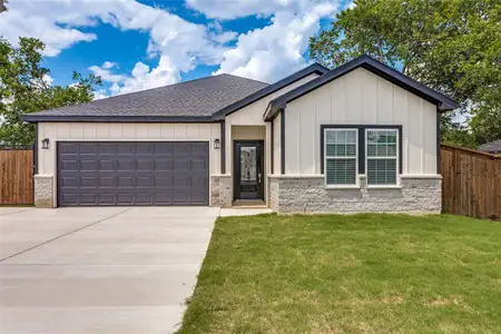 New construction Single-Family house 901 E Devitt St, Fort Worth, TX 76110 - image