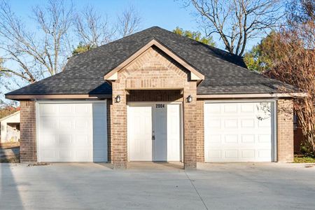New construction Single-Family house 2004 W 2Nd Ave, Corsicana, TX 75110 - image