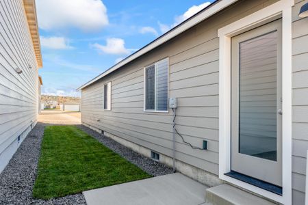 New construction Single-Family house 4008 Sw Obsidian Pl, Redmond, OR 97756 plan Astoria - image 3
