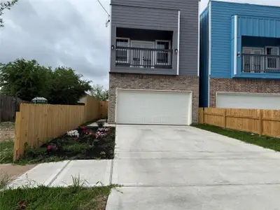 New construction Townhouse house 7606 Ave J, Houston, TX 77012 - image