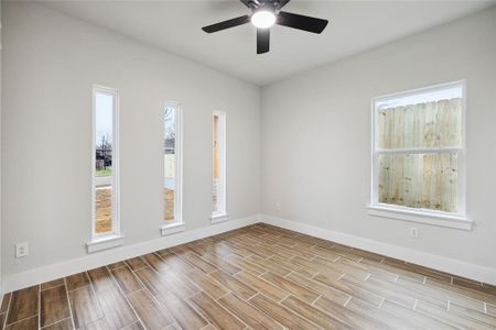 Empty room with ceiling fan