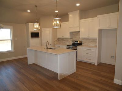 New construction Single-Family house 821 Hayley St, Springtown, TX 76082 null- photo 5 5