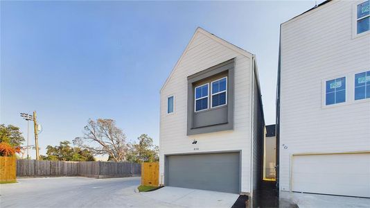 New construction Single-Family house 8301 Springwood Creek Lane, Houston, TX 77055 - photo 1 1