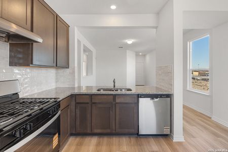 New construction Single-Family house 10037 Jagger Ave, Converse, TX 78109 plan 1243 Modeled - image 11