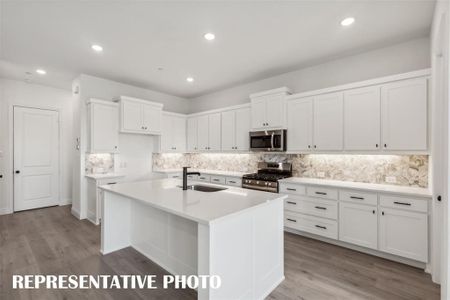 New construction Townhouse house 15752 Millwood Trl, Frisco, TX 75033 Helaina- photo 5 5