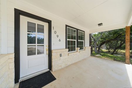 New construction Single-Family house 1096 Deer Valley Pass, Spring Branch, TX 78070 - image