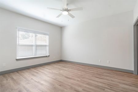 New construction Single-Family house 9916 Dipping Woods St, Houston, TX 77076 - image 13