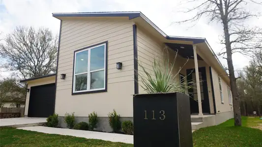 New construction Single-Family house 113 Mokulua Ln, Bastrop, TX 78602 - image