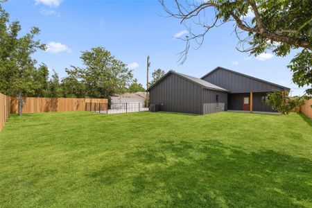 New construction Single-Family house 705 Sloan St, Taylor, TX 76574 - image