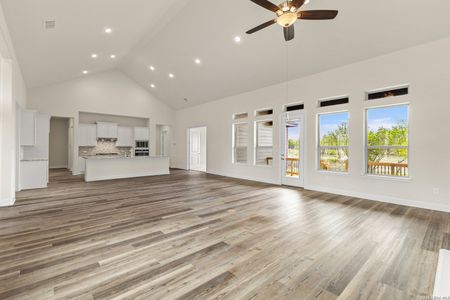 New construction Single-Family house 649 Legend Park, Castroville, TX 78009 plan 3245 - image 13