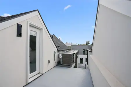 New construction Townhouse house 2205 Aarhus Wy, Dallas, TX 75204 - image