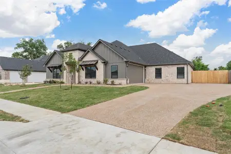 New construction Single-Family house 10221 Creekside Ln, Waco, TX 76712 - image