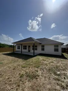 New construction Single-Family house 2000 Owens Ave, Three Rivers, TX 78071 - image 3