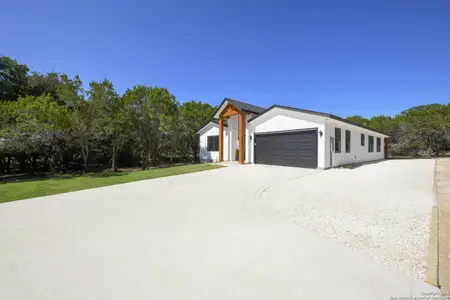 New construction Single-Family house 246 Mountain Crk, Boerne, TX 78006 - image