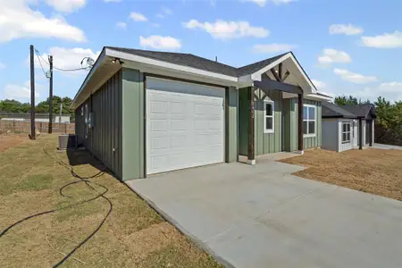 New construction Single-Family house 3402 Hilltop Rd, Granbury, TX 76048 - image