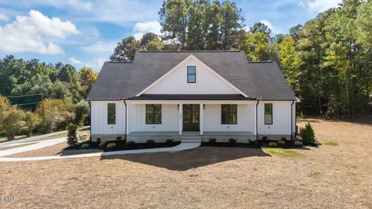 New construction Single-Family house 582 Harnett Central Rd, Fuquay Varina, NC 27526 - image