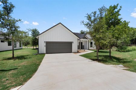 New construction Single-Family house 114 Kipapa Ct, Bastrop, TX 78602 - photo 0