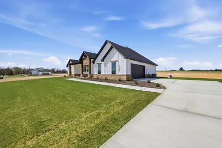 New construction Single-Family house 105 Cattleman Dr, Springtown, TX 76082 - image