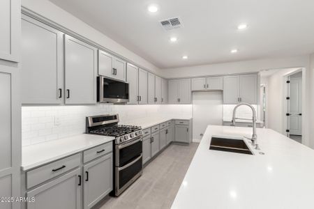 New construction Single-Family house 17415 W Las Palmaritas Dr, Waddell, AZ 85355 plan Granite Vista Avanti - Plan 2028 - image 8