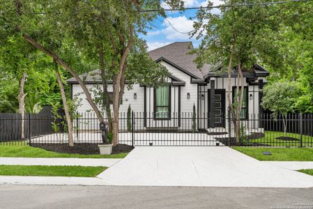 New construction Single-Family house 1217 N Center St, San Antonio, TX 78202 - photo 0