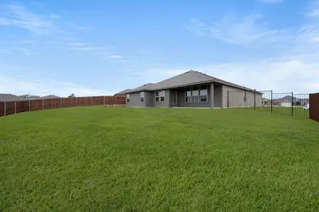 New construction Single-Family house 2641 River Bank Dr, Burleson, TX 76028 plan Hampton II - image 3