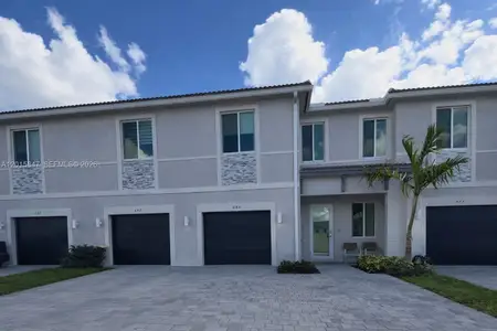 New construction Townhouse house 686 Se 13Th Ct, Homestead, FL 33034 - image