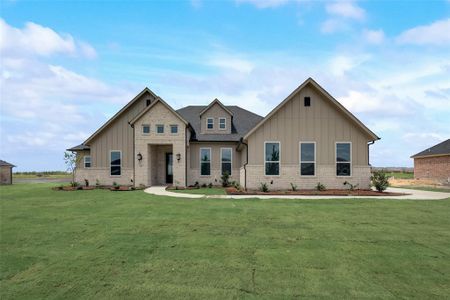 View of front of house featuring a front yard