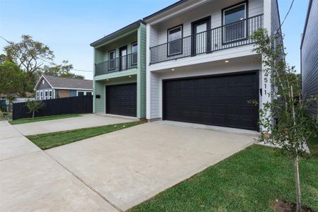 New construction Single-Family house 4511 Teton Street, Houston, TX 77051 - photo 0