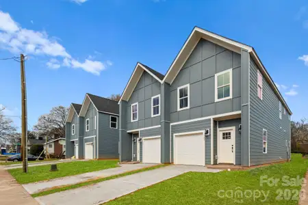 New construction Townhouse house 341 N Hoskins Rd, Charlotte, NC 28216 - image