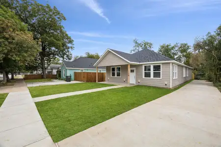 New construction Single-Family house 1116 E Pulaski St, Fort Worth, TX 76104 - image