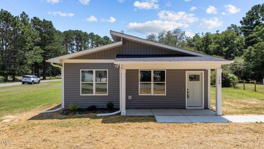 New construction Single-Family house 129 Strickland Drive, Smithfield, NC 27577 - photo 0