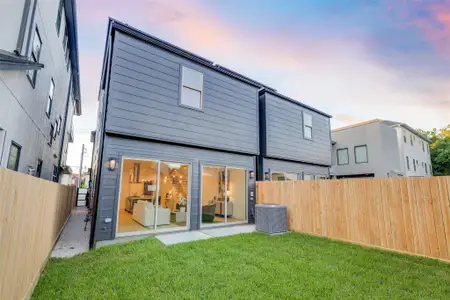 New construction Single-Family house 1634 Castle Ct, Houston, TX 77006 - image 3