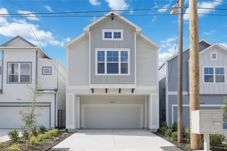 New construction Single-Family house 5523 Katy Fwy, Houston, TX 77007 - image