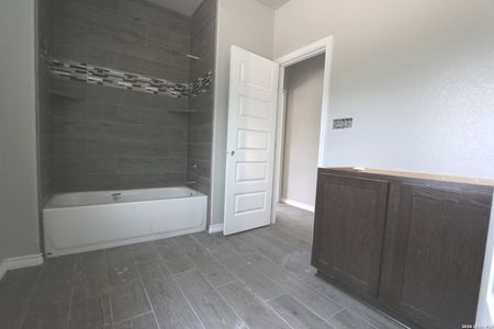 New construction Single-Family house 200 Cibolo Wy, La Vernia, TX 78121 - image