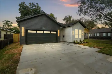 New construction Single-Family house 2811 Dorris St, Dallas, TX 75215 - image