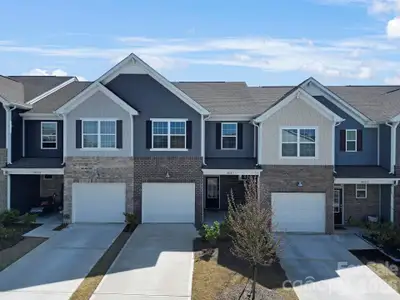 New construction Townhouse house 8027 Scarlet Maple Ln, Fort Mill, SC 29708 - image