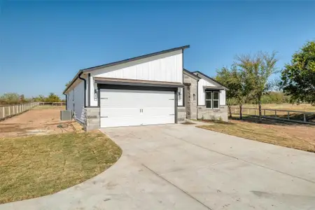 New construction Single-Family house 174 Lazy River Ln, Elgin, TX 78621 null- photo 2 2