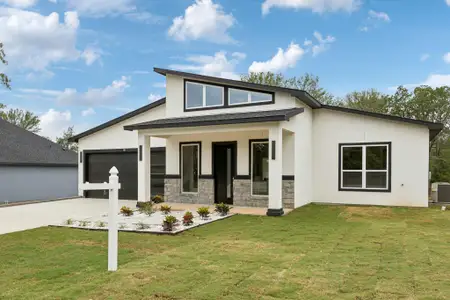 New construction Single-Family house 114 Heleakala Dr, Bastrop, TX 78602 - image