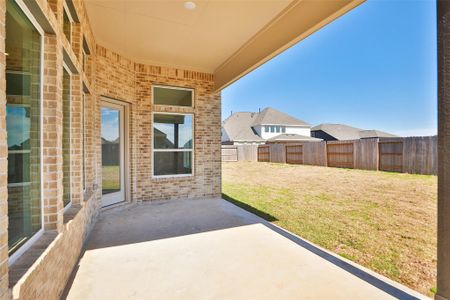New construction Single-Family house 2348 Blue Sail Dr, Katy, TX 77493 plan Classic Series - Tulane - image 9