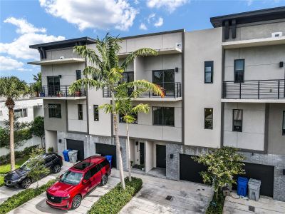 New construction Townhouse house 540 Se 1St Cir, Pompano Beach, FL 33060 - photo 0