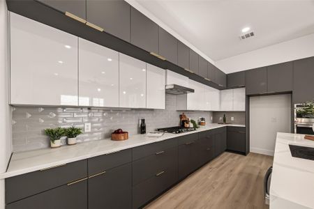 New construction Single-Family house 1105 Wilson St, Houston, TX 77019 - image 13