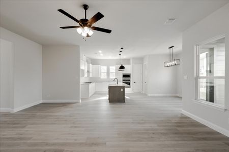 New construction Single-Family house Arlington, TX 76002 plan Sommerset - image 12