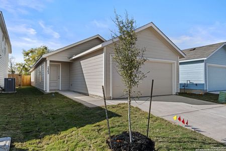 New construction Single-Family house 7242 Brownleaf Dr, San Antonio, TX 78227 plan Hoffman - image