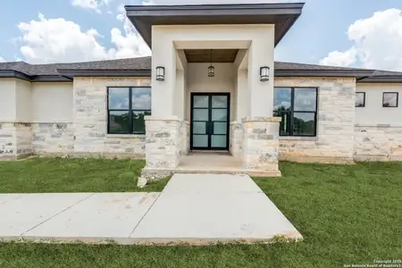 New construction Single-Family house 108 Abrego Trl, Floresville, TX 78114 - image