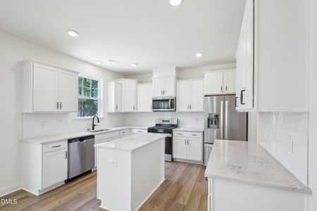 New construction Single-Family house 1020 Bolton Pointe Dr, Zebulon, NC 27597 plan Elmhurst - image